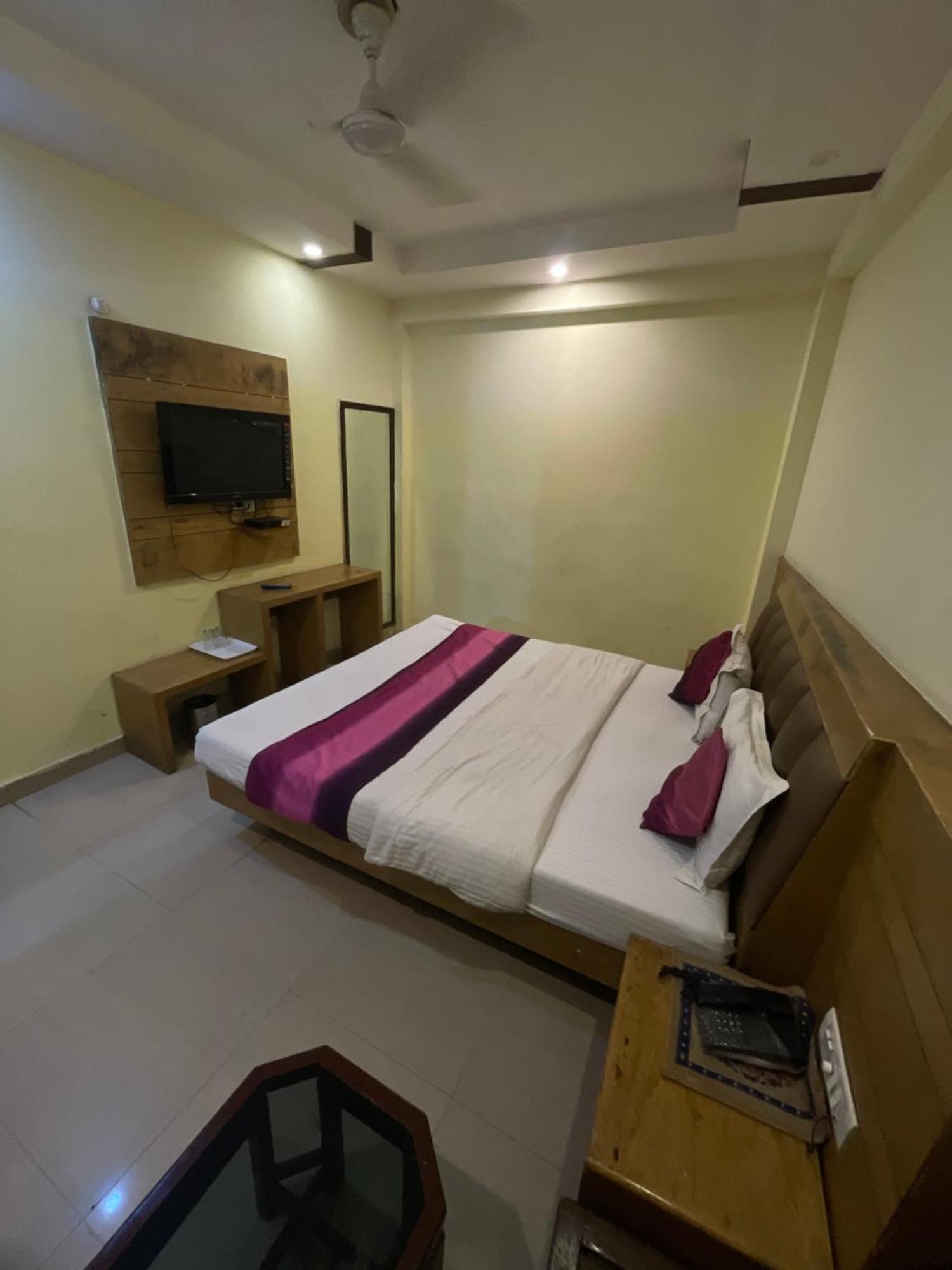 Hotel Golden Gate New Delhi Eksteriør bilde